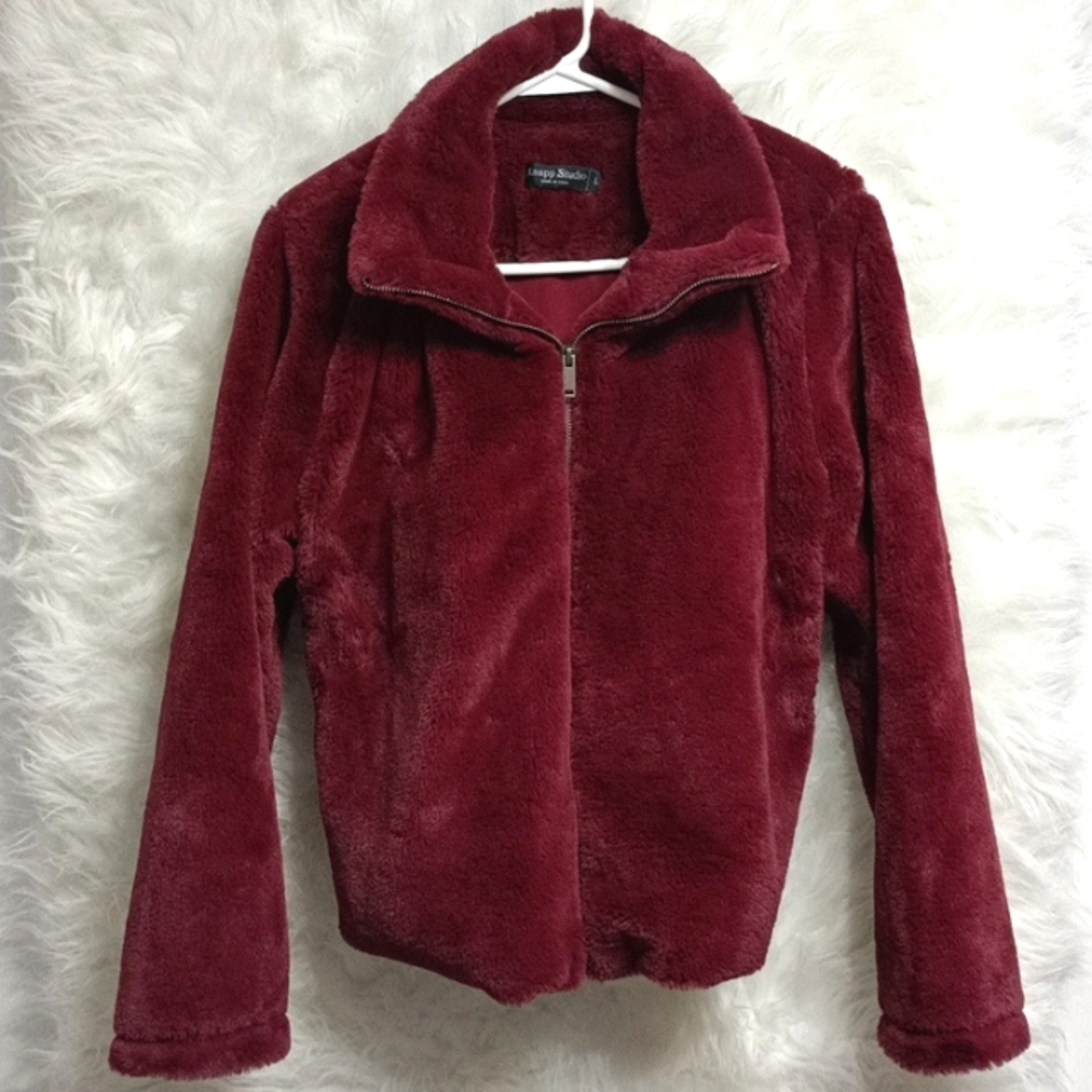 Burgundy Maroon Faux Fur Zip Up Collared Jacket with Pockets – Size Large